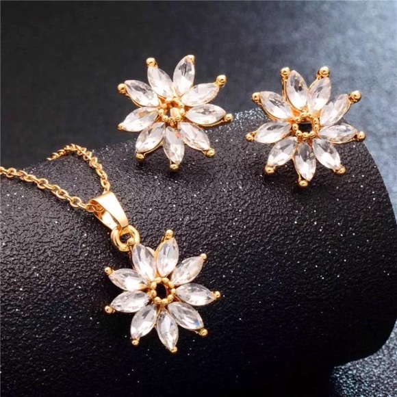 Cute Gold Plated Zirconia Necklace Earrings set. - Picture 6 of 8